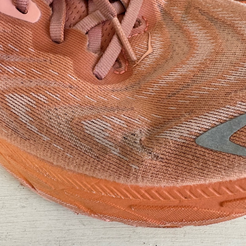 Hoka women’s coral pink Arahi 6 running shoes size 9B - Picture 3 of 12